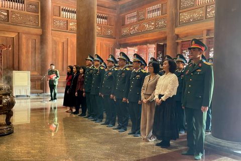 Học viện Phòng không - Không quân dâng hương tưởng niệm Chủ tịch Hồ Chí Minh