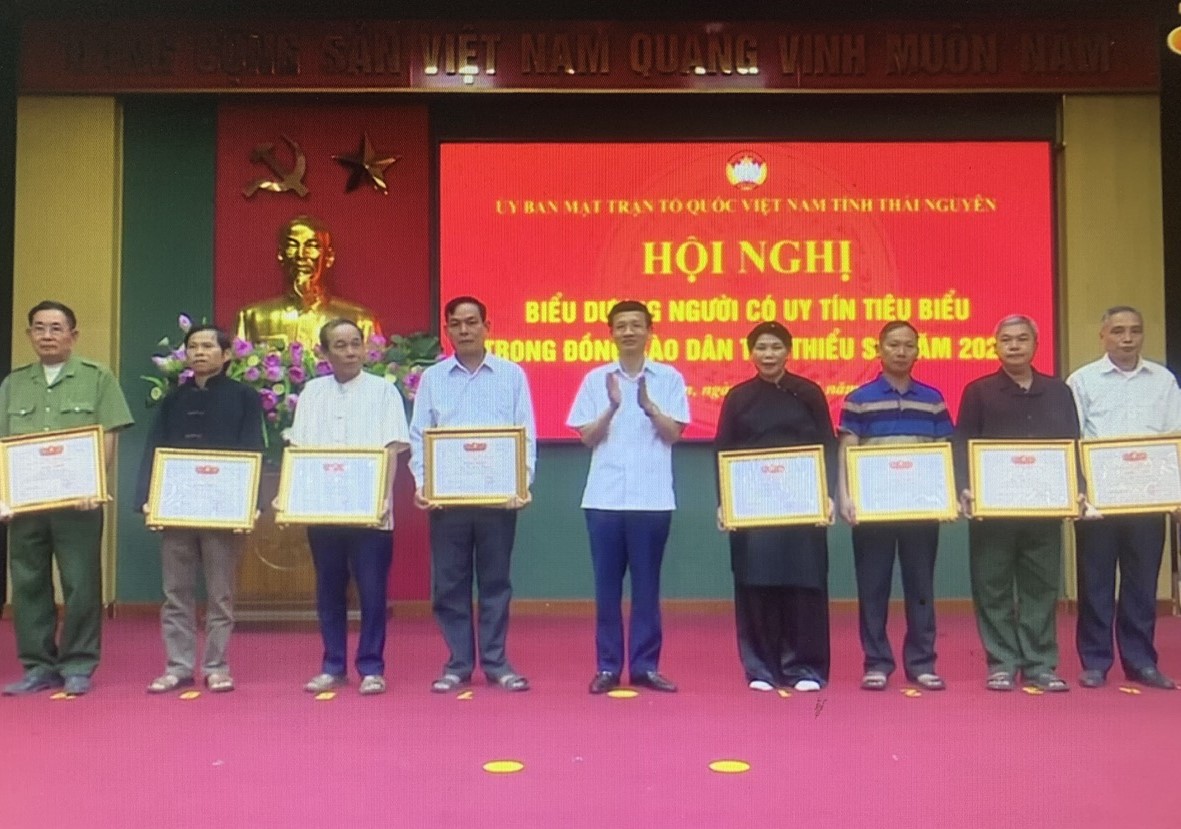 Thái Nguyên Biểu dương người có uy tín trong cộng đồng dân tộc thiểu số