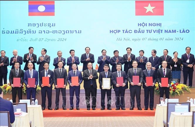 Tiếp tục thúc đẩy mạnh mẽ hợp tác kinh tế, đầu tư giữa Việt Nam và Lào