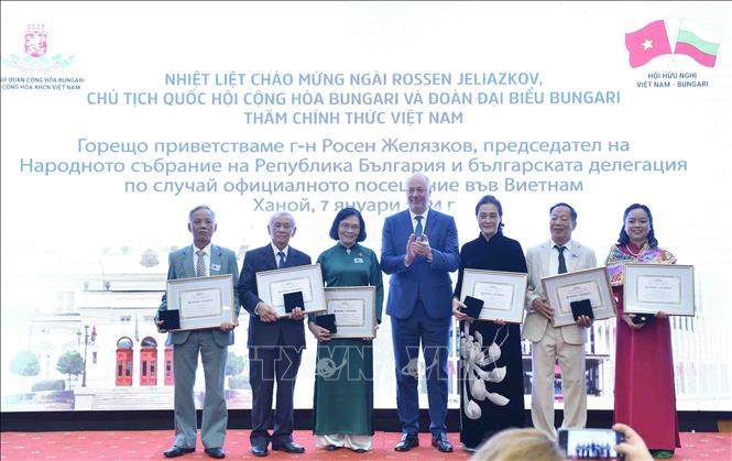 Chủ tịch Quốc hội Bulgaria gặp gỡ đại diện những người Việt Nam từng học tập, công tác tại Bulgaria