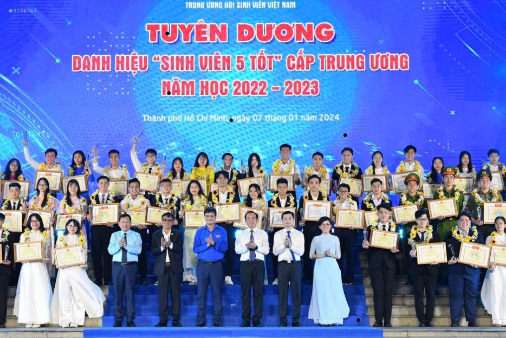Kỷ niệm 74 năm Ngày truyền thống học sinh, sinh viên và tuyên dương Sinh viên 5 tốt