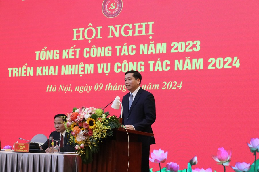 Thực hiện tốt công tác xây dựng Đảng và lãnh đạo nhiệm vụ sản xuất, kinh doanh