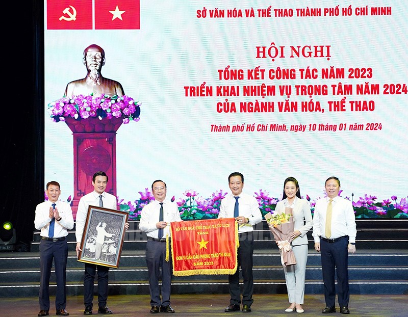 TP Hồ Chí Minh Đẩy mạnh xây dựng môi trường văn hóa gắn với xây dựng con người văn hóa
