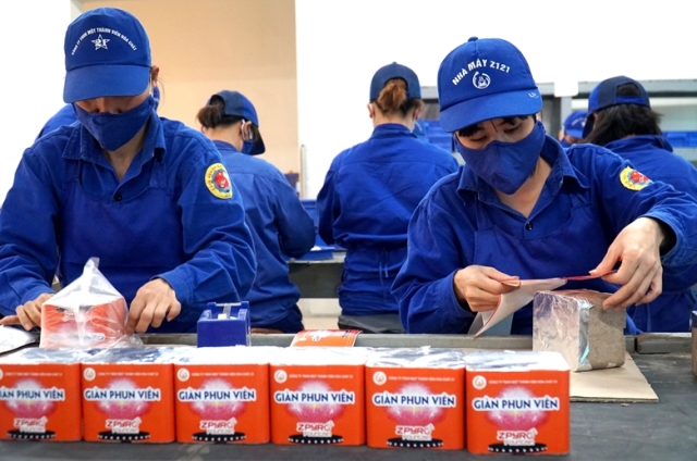 Nhà máy Z121 Bộ Quốc phòng  Nhiều sản phẩm pháo hoa chất lượng phục vụ Tết Nguyên đán