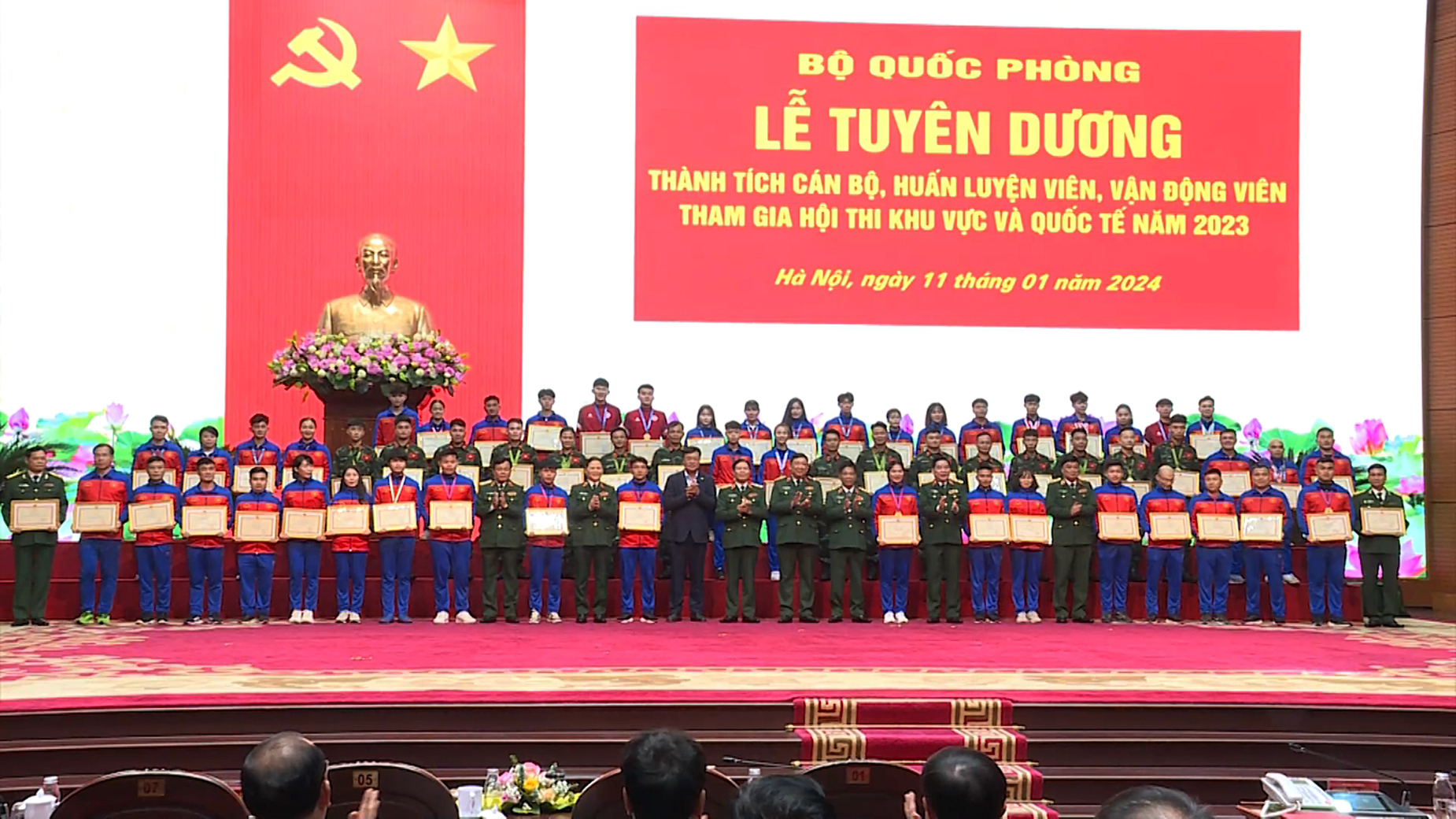 Tuyên dương cán bộ, huấn luyện viên, vận động viên tham gia hội thi khu vực và quốc tế năm 2023