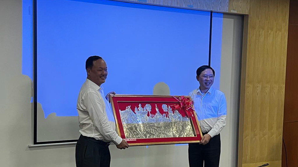 Chủ tịch UBND tỉnh Bắc Giang Lê Ánh Dương thăm doanh nghiệp Việt Nam tại Lào