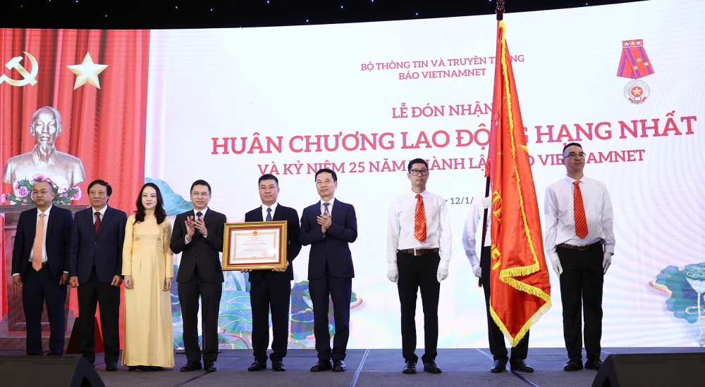 Báo VietNamNet đón nhận Huân chương Lao động hạng Nhất