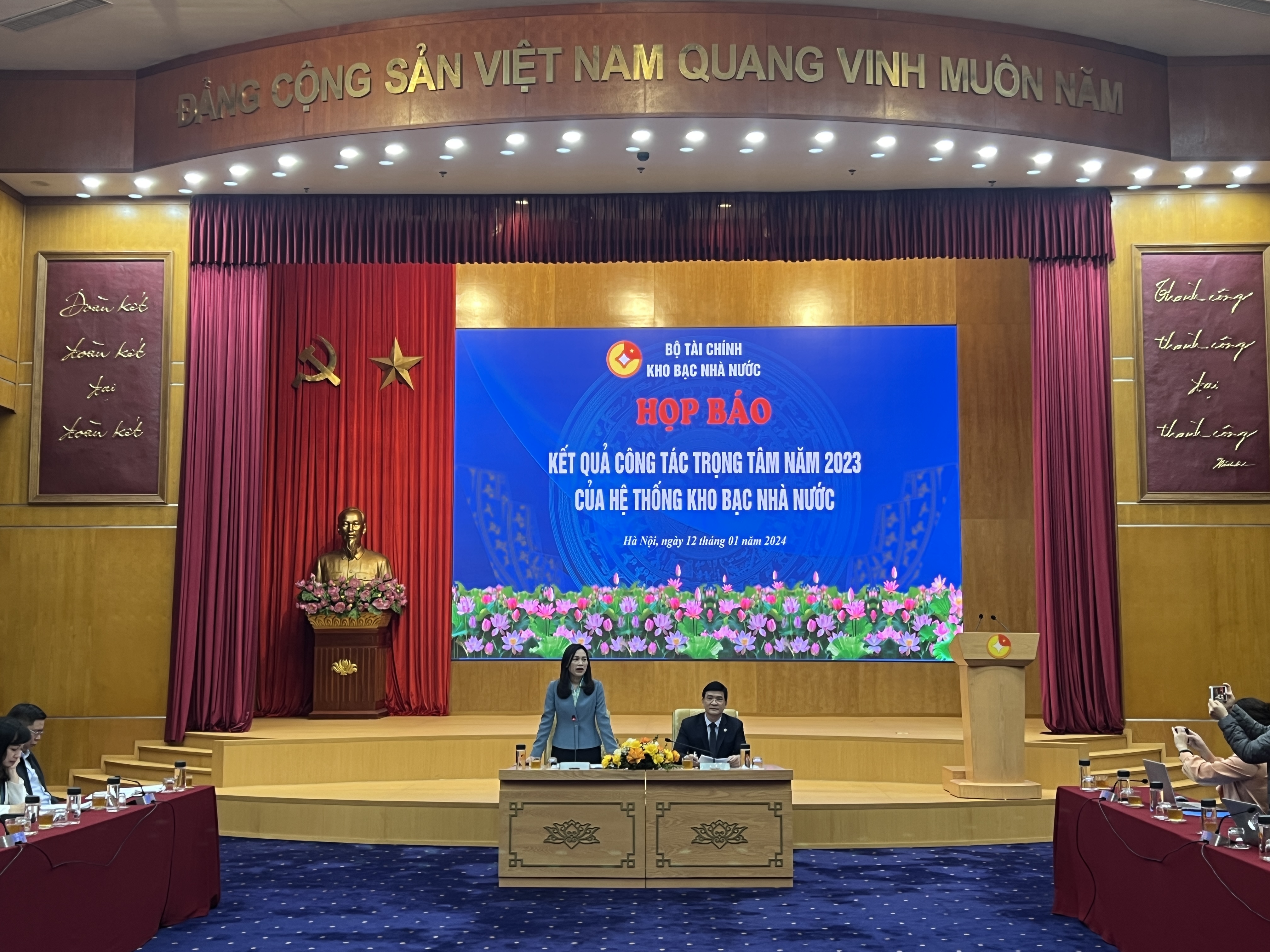 Số thu, chi ngân sách bằng tiền mặt qua Kho bạc Nhà nước chiếm tỉ lệ rất thấp