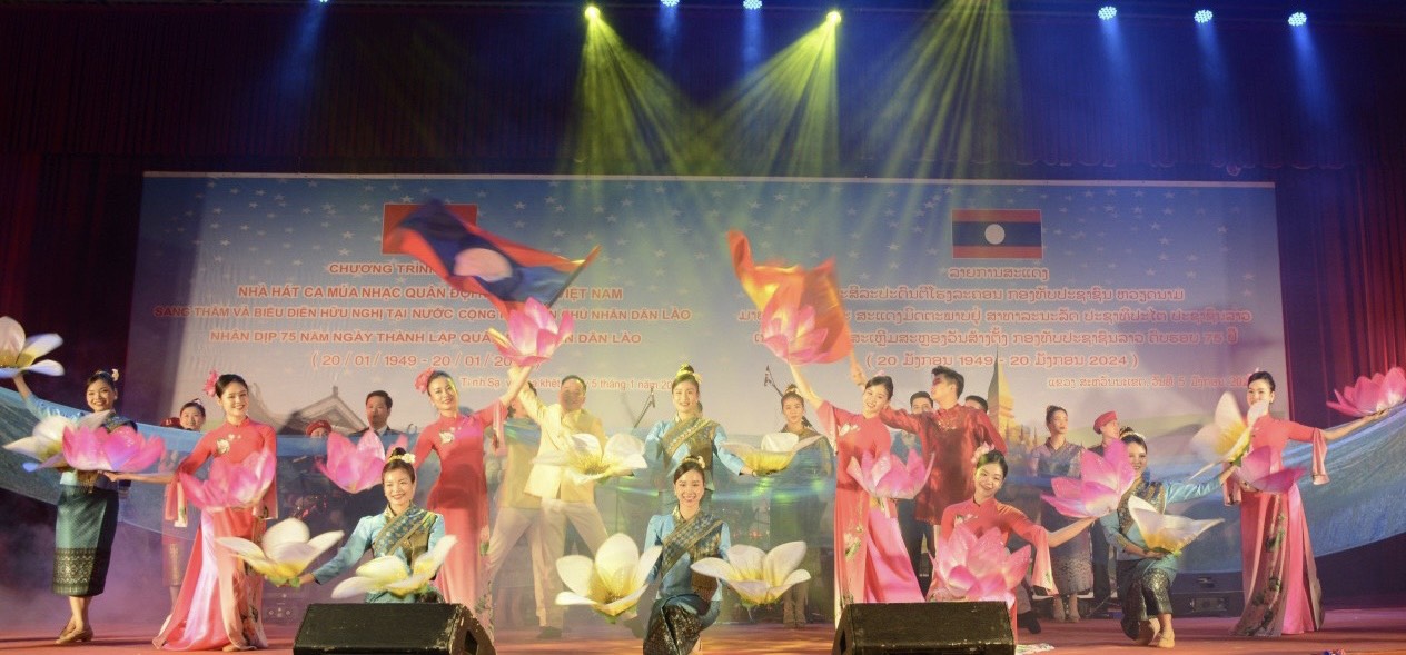Mang tiếng hát, lời ca vun đắp tình hữu nghị Việt - Lào