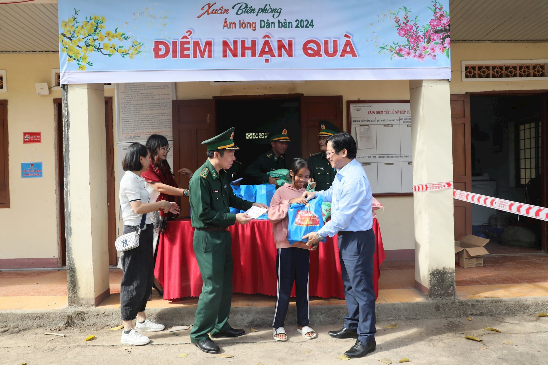 Ấm áp nghĩa tình quân - dân