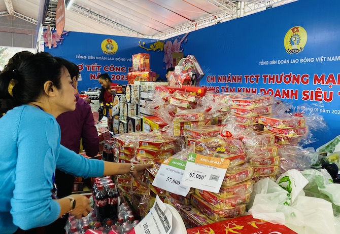 Nhiều sản phẩm giảm giá khi mua hàng trong “Chợ Tết Công đoàn năm 2024” trên Shopee, Tiki