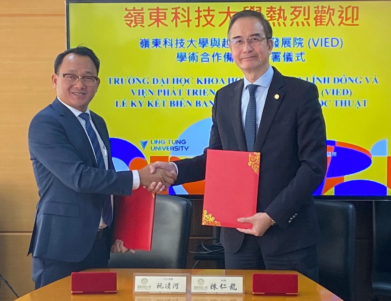 Ký kết văn bản ghi nhớ giữa Viện Phát triển Giáo dục Việt Nam và Đại học Khoa học Công nghệ Lĩnh Đông
