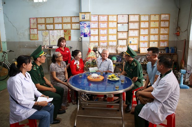 Thắt chặt tình quân - dân nơi biên giới
