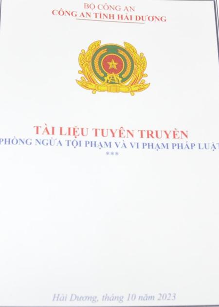 Công an Hải Dương biên soạn tài liệu tuyên truyền pháp luật phát tận tay người dân