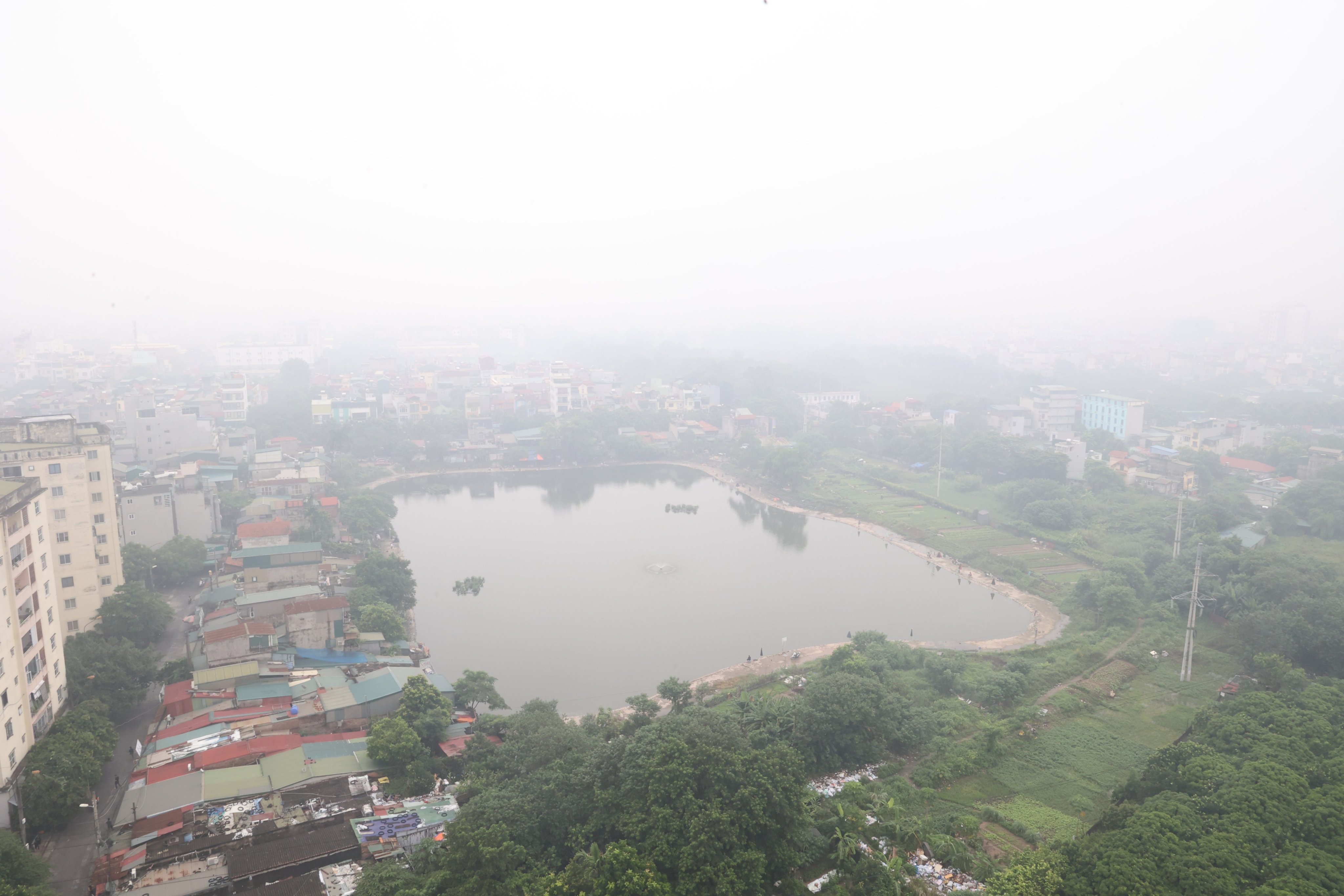 Bắc Bộ và Bắc Trung Bộ đêm và sáng mưa nhỏ, sương mù rải rác