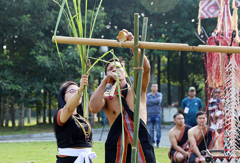 Lễ cúng máng nước thiêng của người Ca Dong