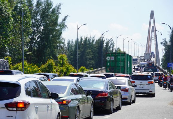 Cấm xe tải nặng qua cầu Rạch Miễu trong 20 ngày