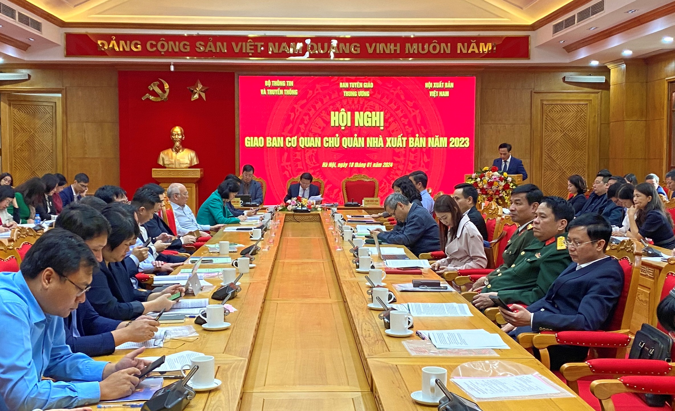 Nâng cao năng lực hoạt động của các nhà xuất bản, chất lượng xuất bản phẩm