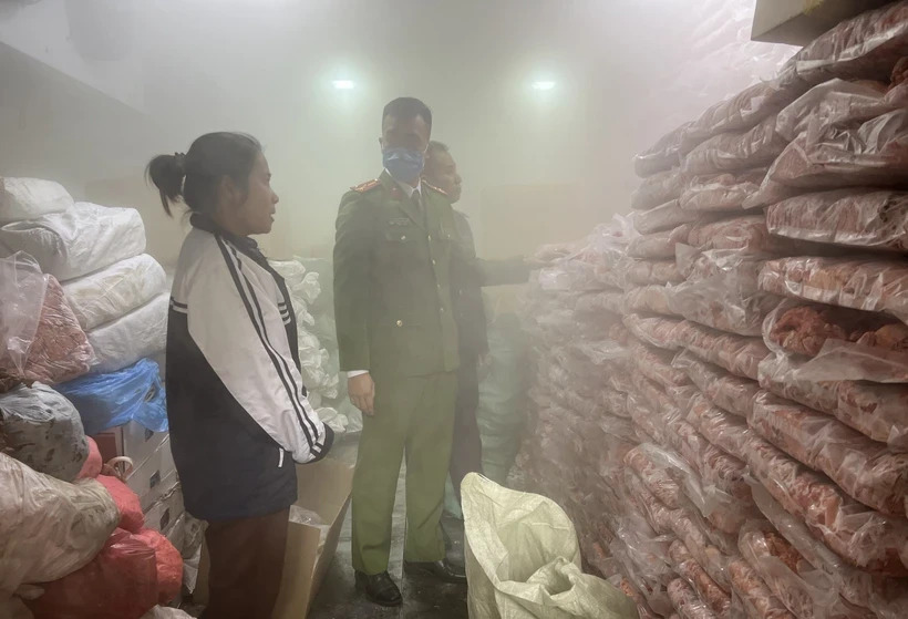 Hà Nội Thu hơn 6,2 tấn thực phẩm đông lạnh không rõ nguồn gốc