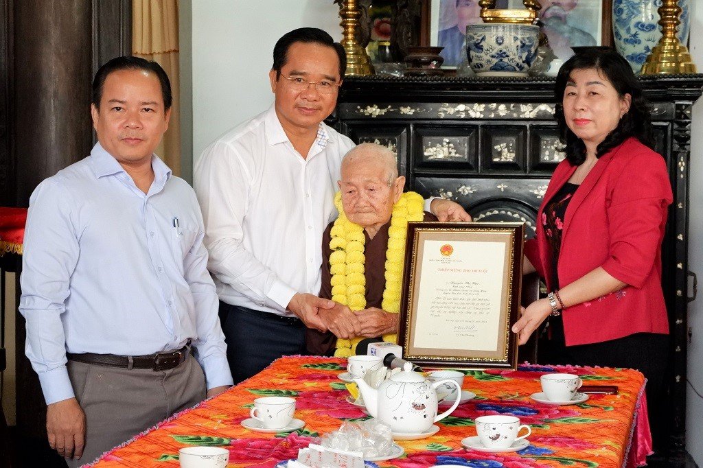 Long An Nhiều hoạt động thiết thực chăm lo Tết cho đối tượng chính sách