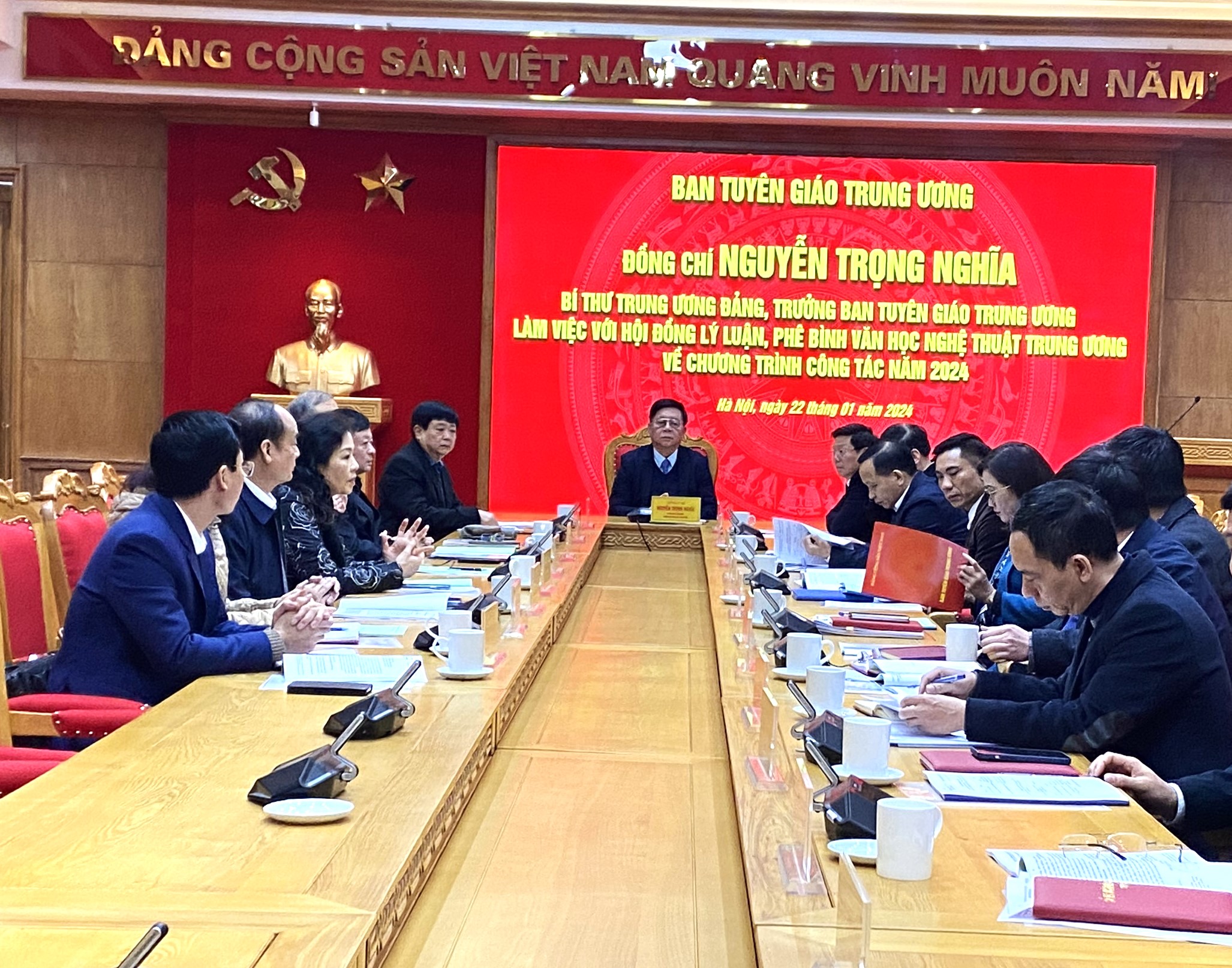 Nâng cao năng lực lãnh đạo, quản lý văn học, nghệ thuật