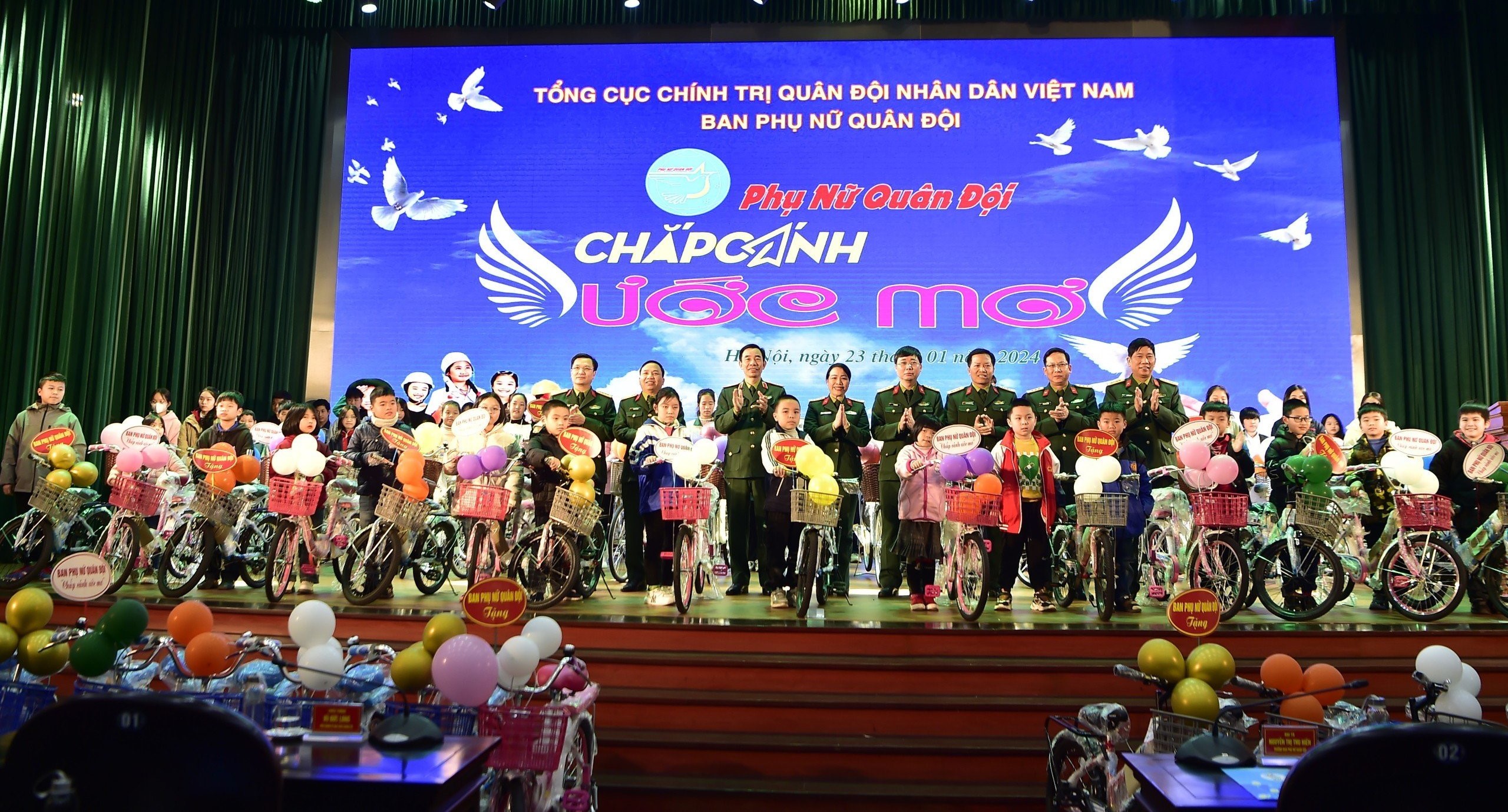 Phụ nữ Quân đội chắp cánh ước mơ