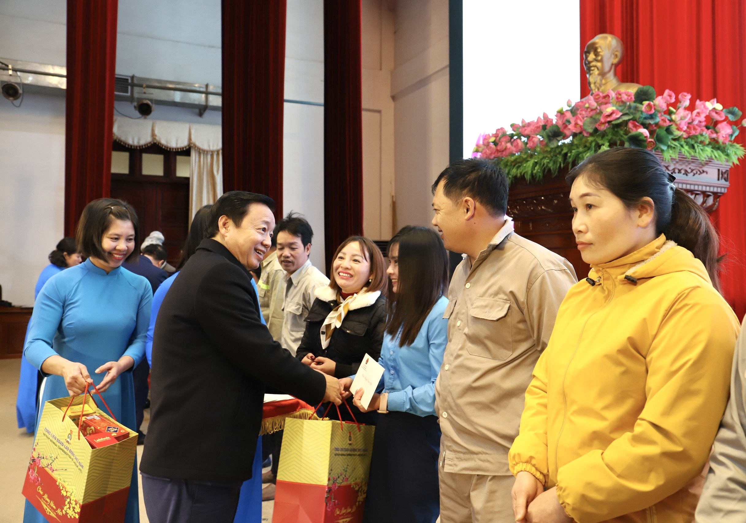 Phó Thủ tướng Trần Hồng Hà dự Chương trình “Tết Sum vầy - Xuân Chia sẻ”