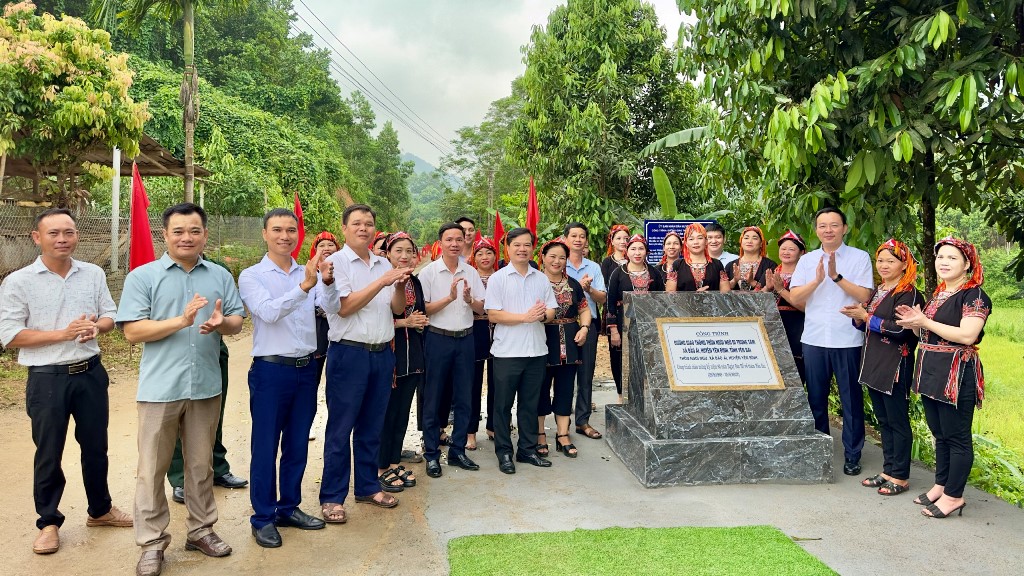 Phát huy tinh thần nêu gương trong xây dựng nông thôn mới ở Yên Bình