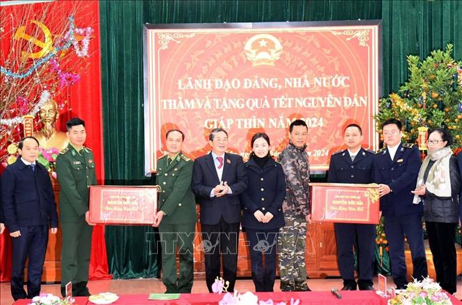 Phó Chủ tịch Quốc hội Nguyễn Đức Hải thăm và chúc tết tại Lạng Sơn