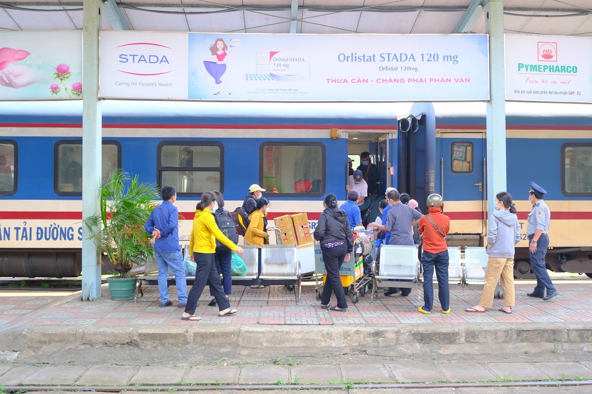 Tăng nhiều chuyến tàu Tết Giáp Thìn 2024