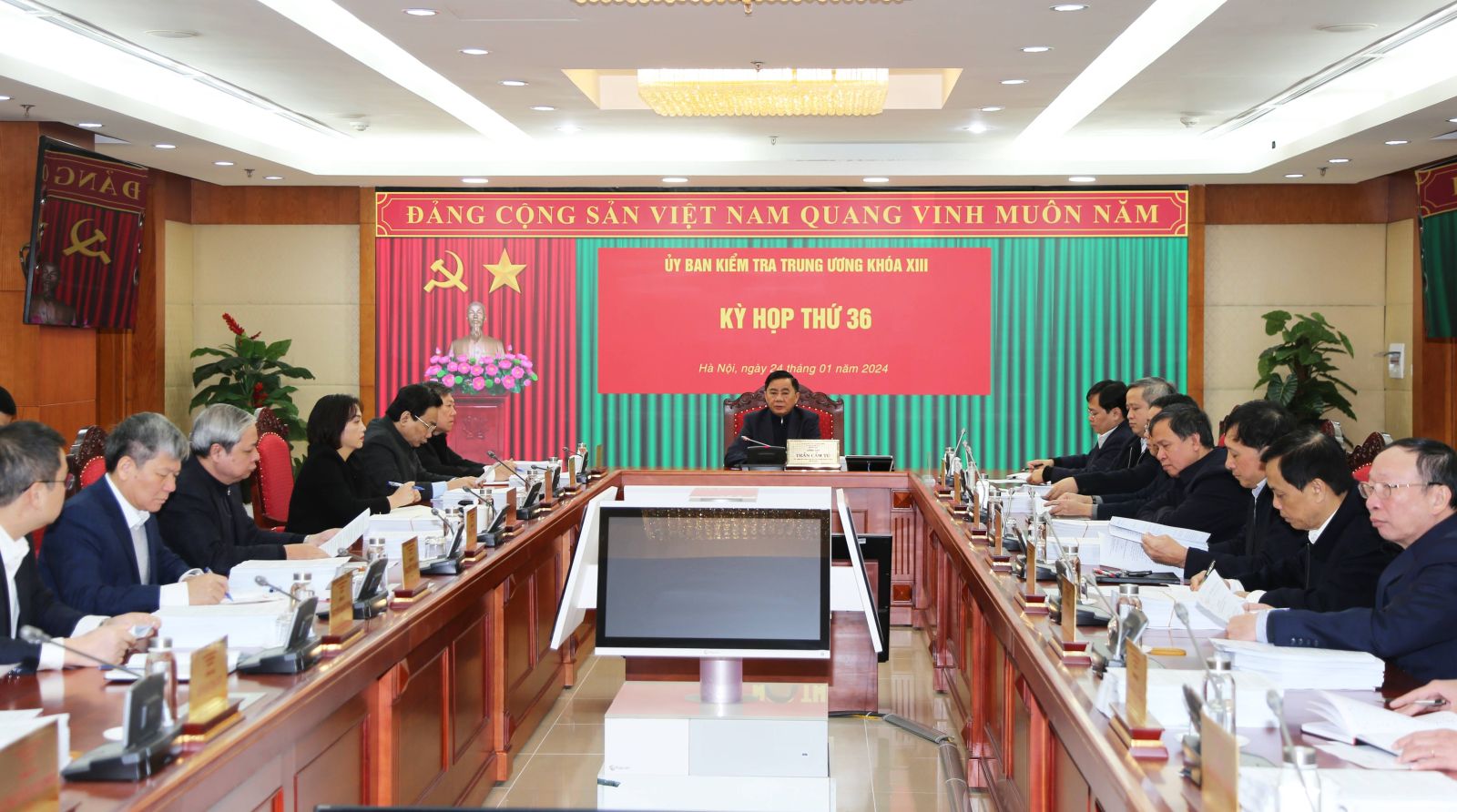 Đề nghị Bộ Chính trị, Ban Bí thư xem xét kỷ luật 04 đồng chí