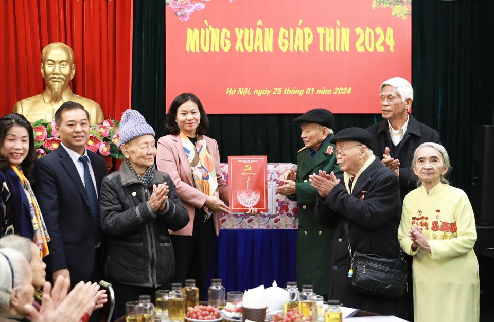 Sự hy sinh kiên cường của các chiến sĩ cách mạng mãi là tấm gương sáng cho thế hệ trẻ noi theo