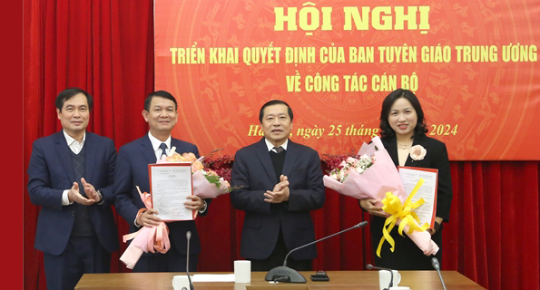 Ban Tuyên giáo Trung ương triển khai quyết định về công tác cán bộ