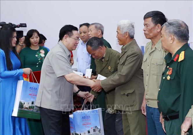 Chuẩn bị các điều kiện tốt nhất phục vụ nhân dân vui xuân, đón Tết