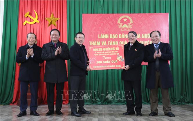 Tiếp tục quan tâm, chăm lo hơn nữa để mọi người đều có Tết