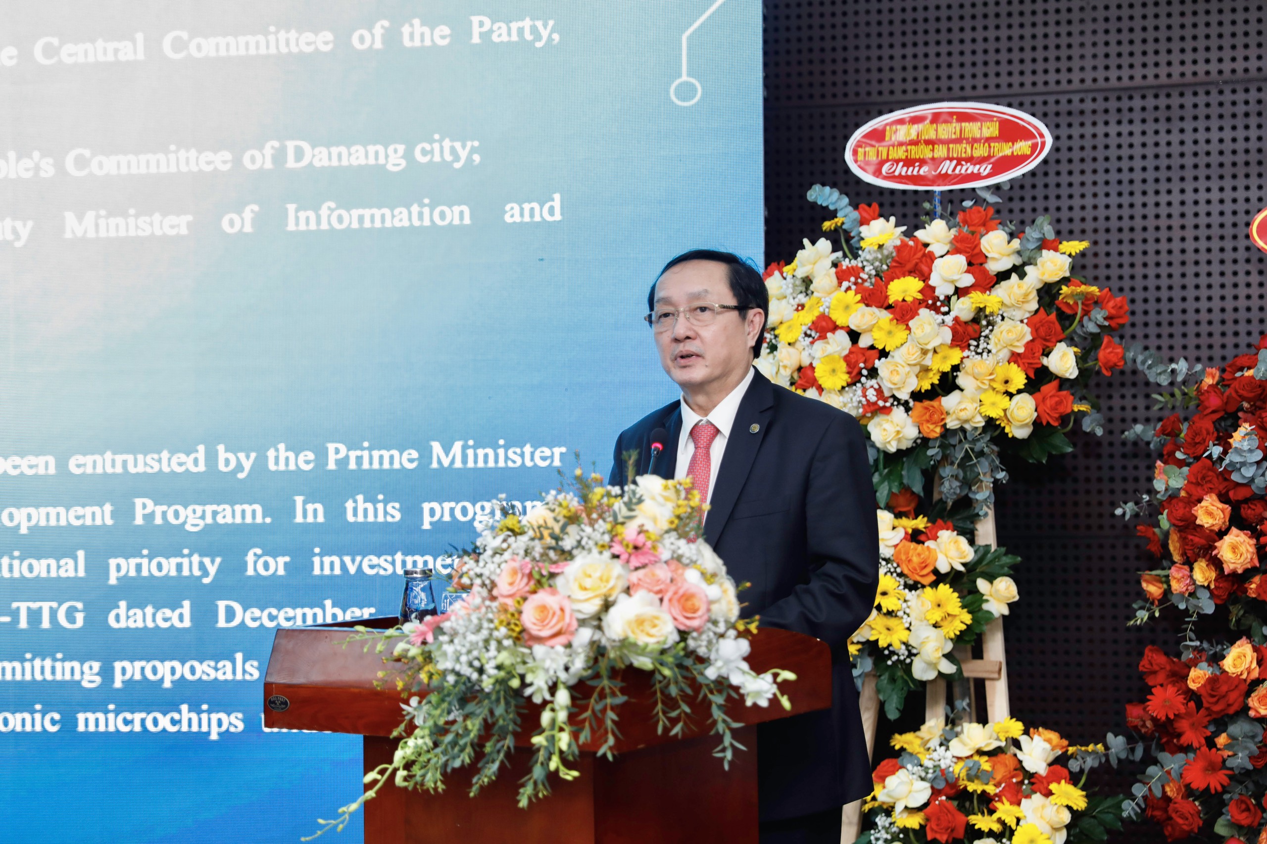 Phát triển nhân lực chất lượng cao lĩnh vực thiết kế vi mạch, bán dẫn