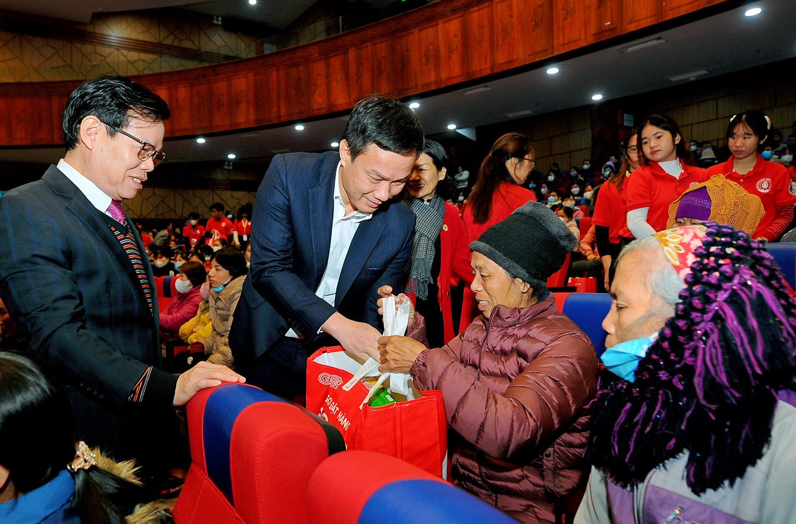 Tặng hơn 1 700 suất quà Tết cho gia đình chính sách, người dân có hoàn cảnh khó khăn ở Hải Dương