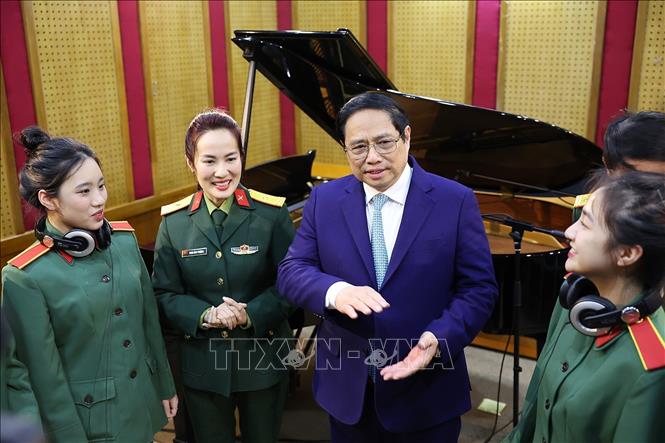 Đóng góp nhiều hơn nữa cho sự nghiệp chấn hưng văn hóa