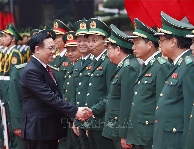 Chủ tịch Quốc hội thăm, chúc Tết cán bộ, chiến sĩ Bộ đội Biên phòng