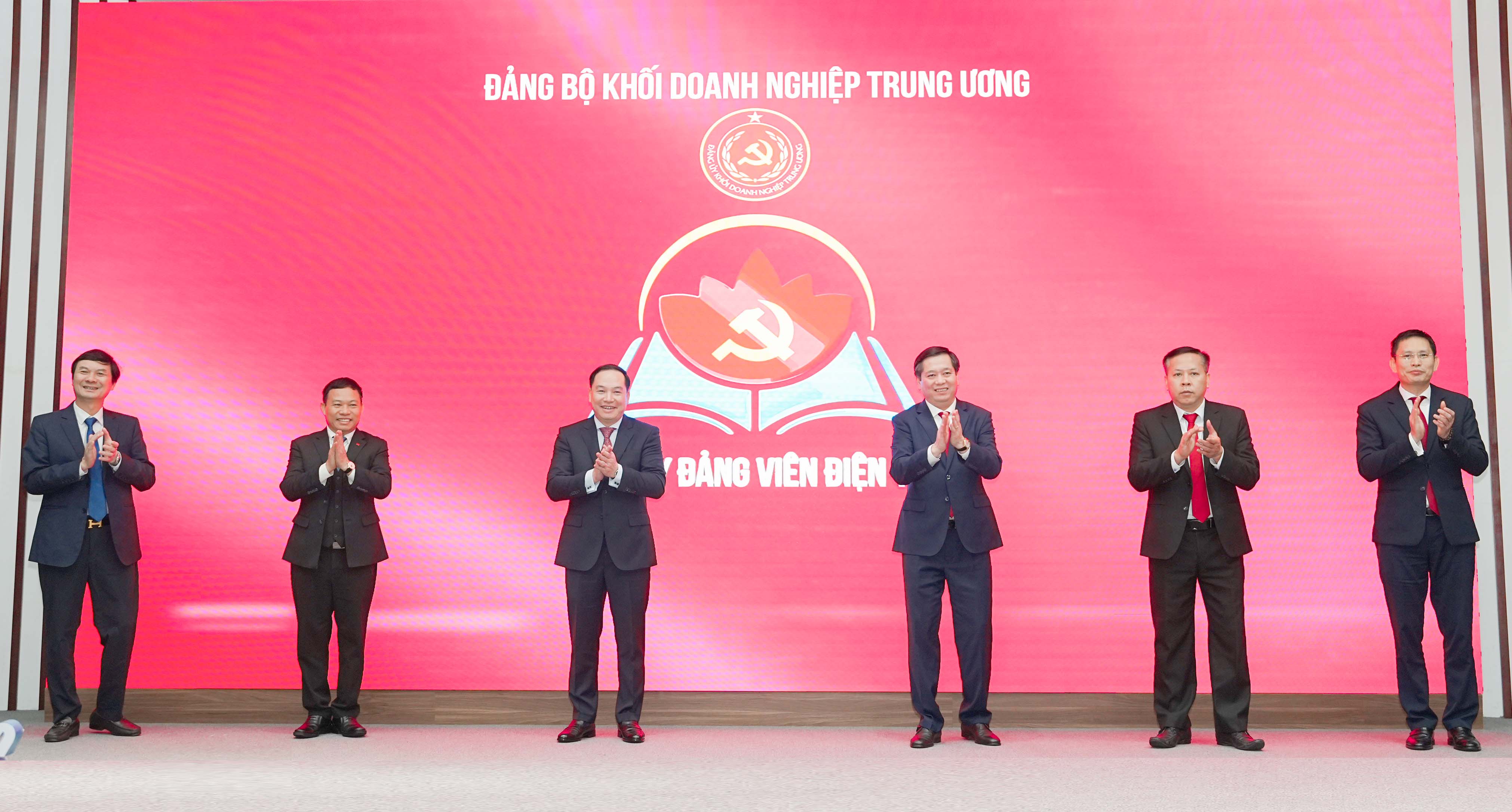 Giúp đảng viên tiếp cận kịp thời các tài liệu nghiệp vụ công tác xây dựng Đảng