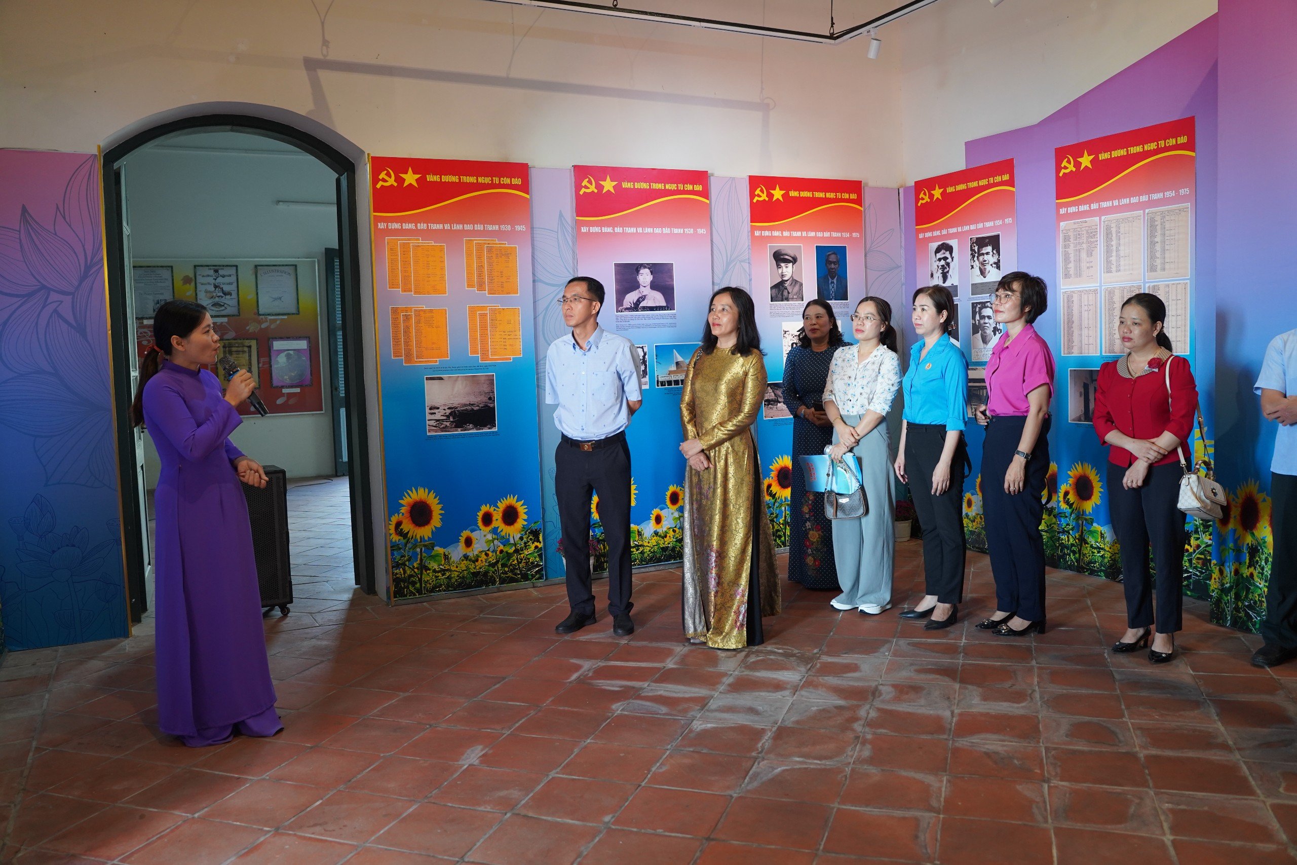 Trưng bày triển lãm “Vầng Dương trong ngục tù Côn Đảo”