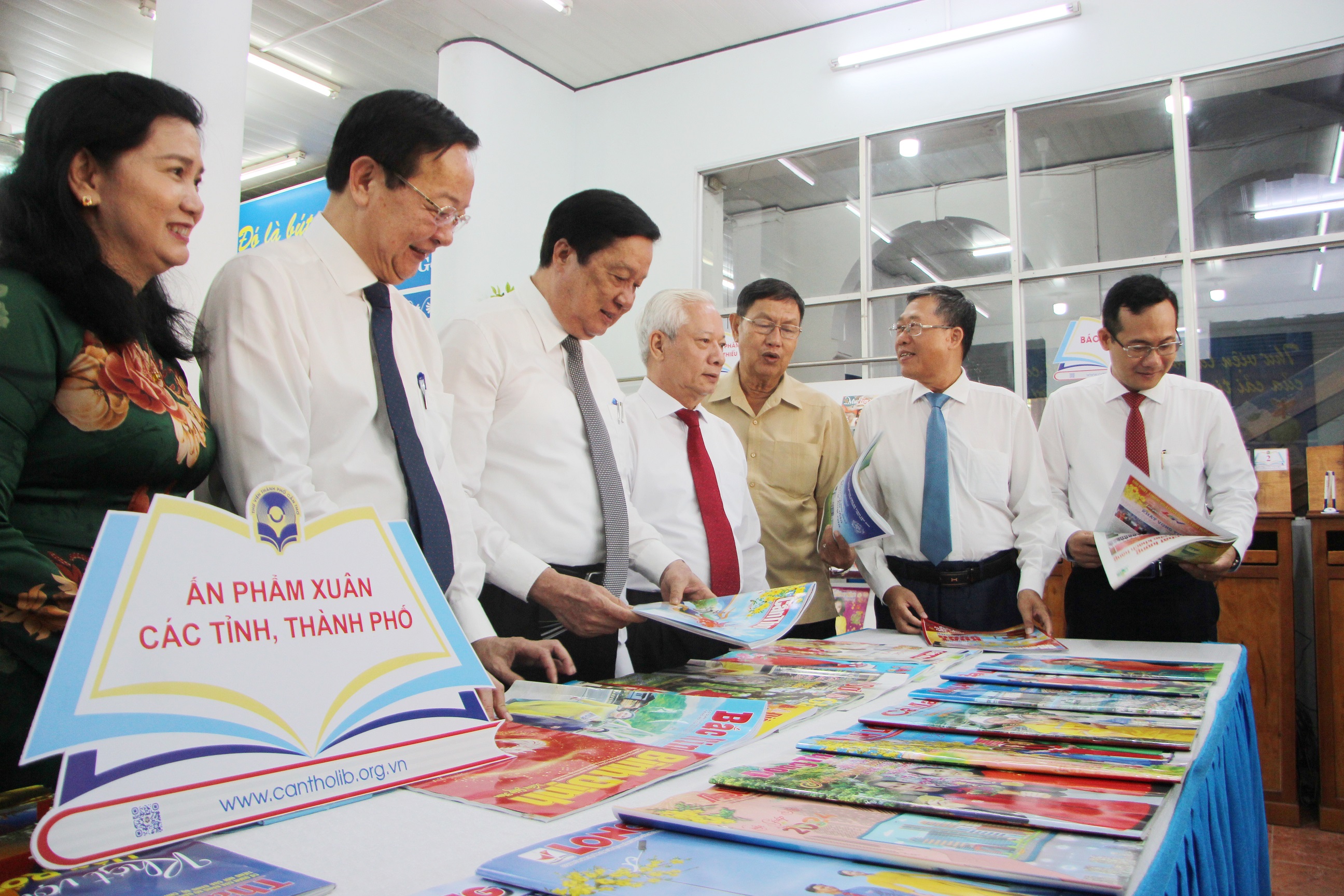 Cần Thơ Khai Hội Báo Xuân và Cuộc thi Ấn phẩm Xuân Giáp Thìn 2024