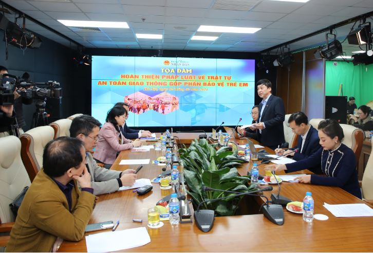 Hoàn thiện pháp luật về trật tự an toàn giao thông góp phần bảo vệ trẻ em