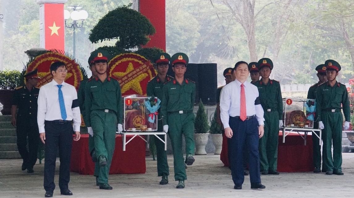 Đồng chí Nguyễn Trọng Nghĩa dự Lễ truy điệu, an táng hài cốt liệt sĩ và tặng quà gia đình chính sách tại Tây Ninh