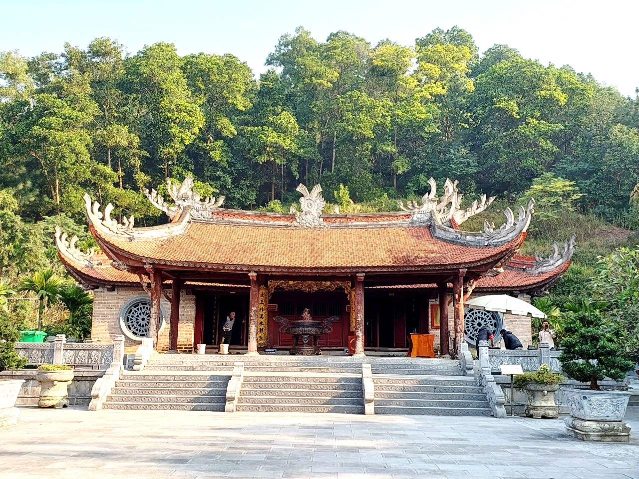 Mùa xuân chiêm bái đền Quốc Tổ