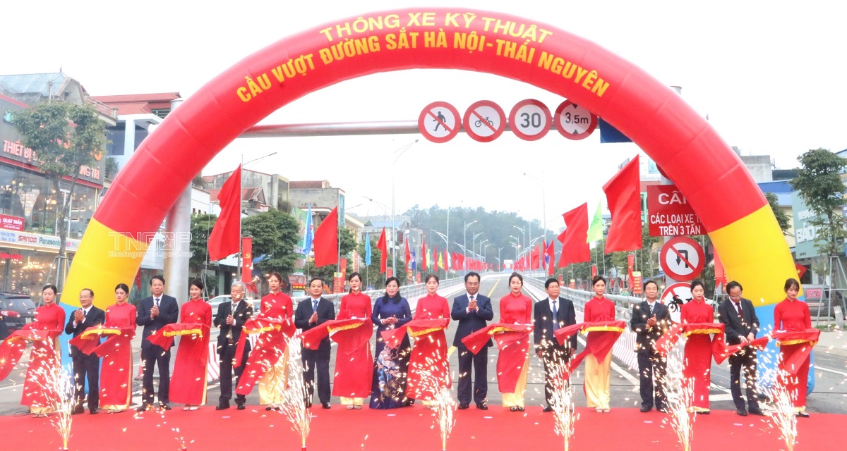 Thông xe kỹ thuật cầu vượt đường sắt Hà Nội – Thái Nguyên