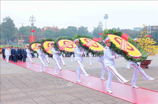 Lãnh đạo Đảng, Nhà nước vào Lăng viếng Bác nhân dịp Tết Giáp Thìn 2024