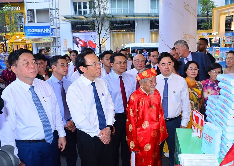 TP Hồ Chí Minh Khai mạc Lễ hội Đường sách Tết Giáp Thìn