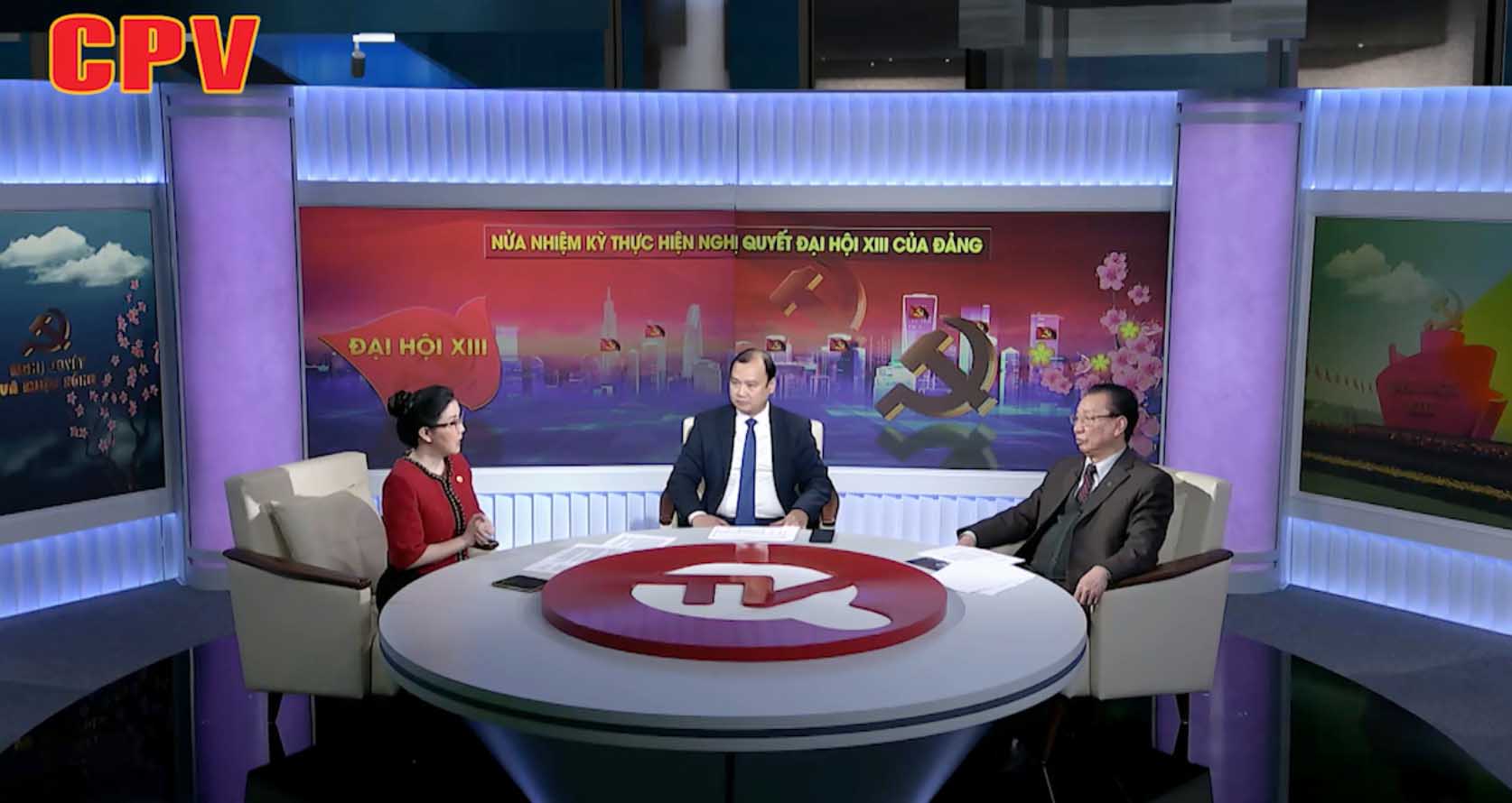 Vững vàng vượt khó vì lợi ích của Nhân dân