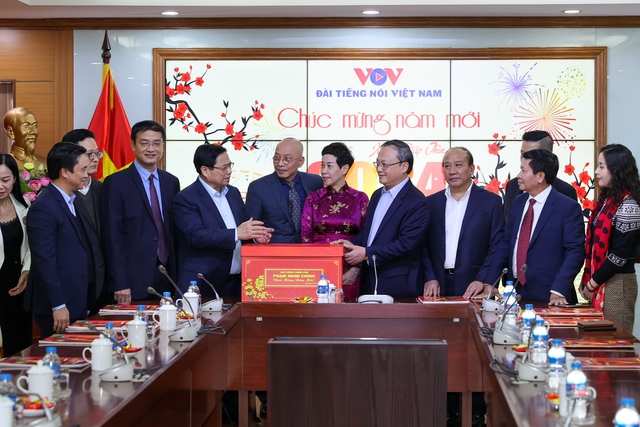 Thủ tướng kiểm tra công tác ứng trực, bảo đảm thông tin tại 3 cơ quan thông tấn, báo chí chủ lực